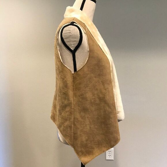 Open fake fur vest size M - Picture 6 of 12